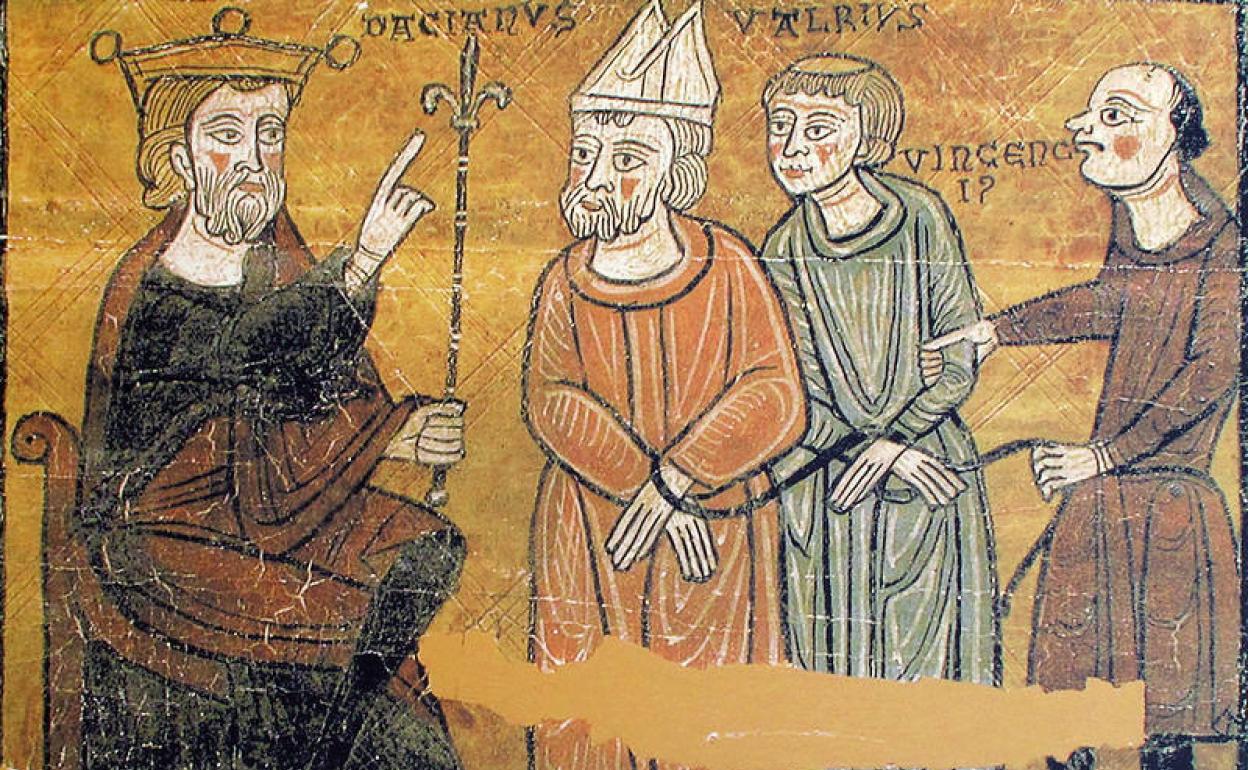 El prefecto Daciano juzga a los santos Valero y Vicente en una reproducción artística en la Catedral de Alcalá de Henares.