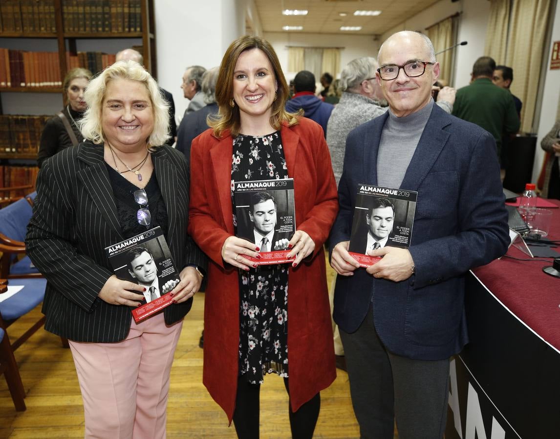 El Casino de Agricultura de Valencia acogió este jueves la presentación del Almanaque 2019 de LAS PROVINCIAS, que desde este viernes se puede adquirir en los quioscos. Una amplia representación de la sociedad valenciana y de los articulistas del periódico acudieron a un acto que contó con la intervención del periodista experto en sucesos Javier Martínez, el jefe de Opinión del diario, Pablo Salazar, y dos columnistas Vicente Garrido y Ramón Palomar. El acto, que fue abierto por el director del periódico, Julián Quirós, contó con la presencia del presidente del Consejo de Administración de Federico Domenech, Gonzalo Zarranz; el director general del diario, Fidel Pila; y el presidente de la Junta Directiva del Casino de Agricultura, Manuel Sánchez Luengo. Políticos como Ramón Vilar, María José Català, María José Ferrer San Segundo, Fernando de Rosa, Ignacio Gil Lázaro, Fernando Giner y Javier Copoví no se perdieron la cita, a la que asistieron los columnistas Carlos Flores Juberías, Vicent Ramon Calatayud, Miquel Nadal, Pablo Rovira, Hormigos, José Luis Benlloch, Rosa Rodríguez, Francisco Pérez Puche, Ferran Belda, Cristina Grau, Cayetano Ros, Alberto Asensi, Manu Ríos y José Martí.