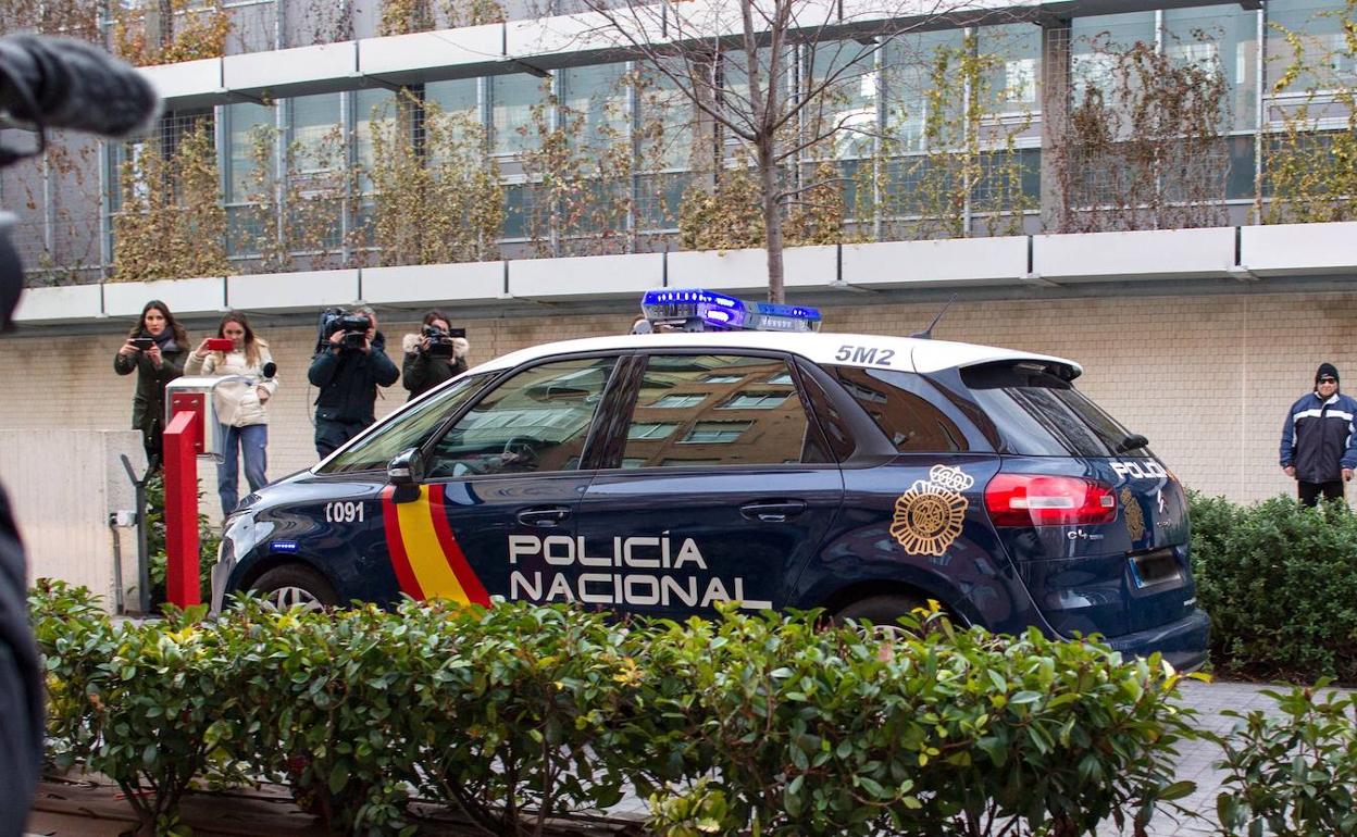 Llegada de la acusada a los Juzgados de Logroño.