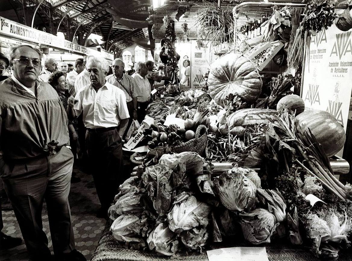 Es uno de los lugares más emblemáticos de Valencia para locales y turistas. El Mercado Central es una de las grandes referencias modernistas en la ciudad desde su inauguración en 1928 y sigue manteniendo su encanto a día de hoy. Así era hace 40 años esta histórica construcción: 