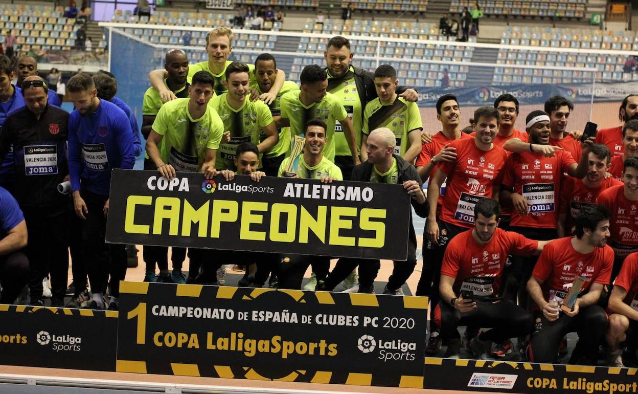 Los integrantes del Playas de Castellón celebran el título.