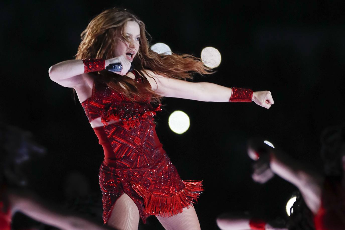 La neoyorquina de origen puertorriqueño Jennifer López y la colombiana Shakira pusieron a bailar este domingo a Miami en el show de medio tiempo del partido del Super Bowl de la NFL entre los Kansas City Chiefs y los San Francisco 49ers. 