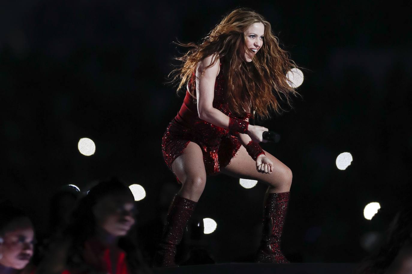 La neoyorquina de origen puertorriqueño Jennifer López y la colombiana Shakira pusieron a bailar este domingo a Miami en el show de medio tiempo del partido del Super Bowl de la NFL entre los Kansas City Chiefs y los San Francisco 49ers. 