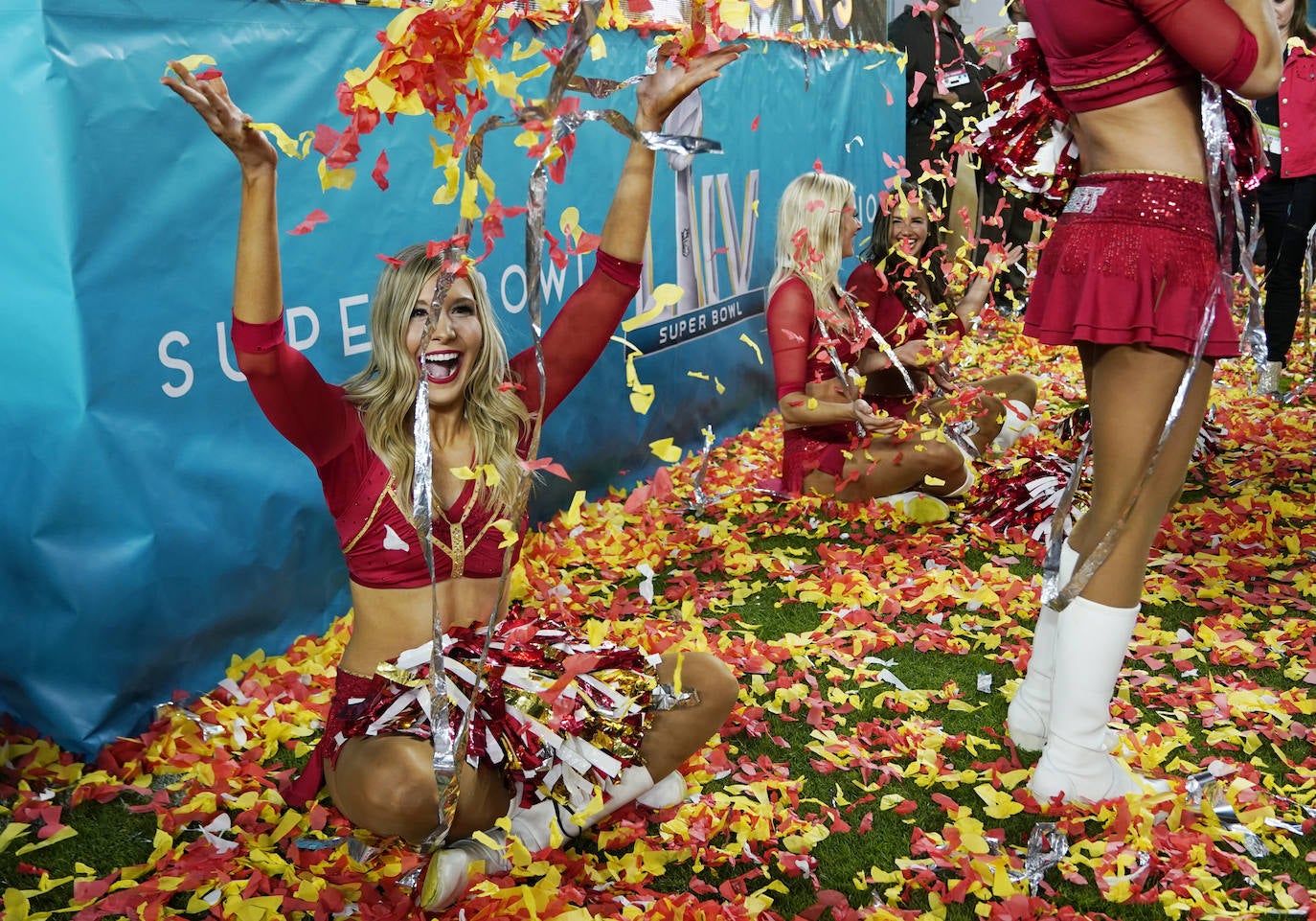 La neoyorquina de origen puertorriqueño Jennifer López y la colombiana Shakira pusieron a bailar este domingo a Miami en el show de medio tiempo del partido del Super Bowl de la NFL entre los Kansas City Chiefs y los San Francisco 49ers. 