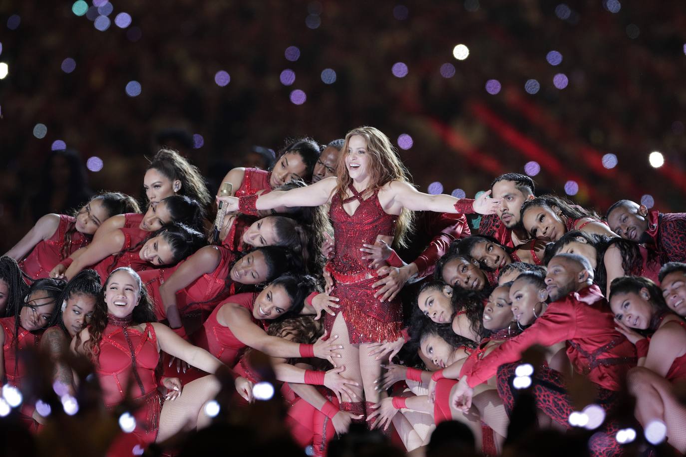 La neoyorquina de origen puertorriqueño Jennifer López y la colombiana Shakira pusieron a bailar este domingo a Miami en el show de medio tiempo del partido del Super Bowl de la NFL entre los Kansas City Chiefs y los San Francisco 49ers. 