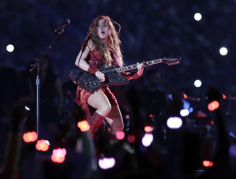 Jennifer Lopez y Shakira arrasan en la Super Bowl más latina de la historia