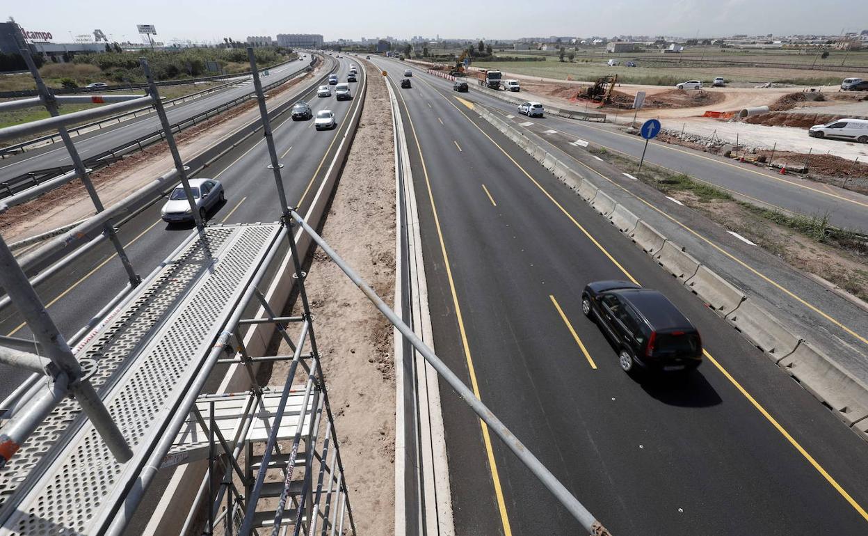 La V-21, una de las carreteras con obras en marcha.