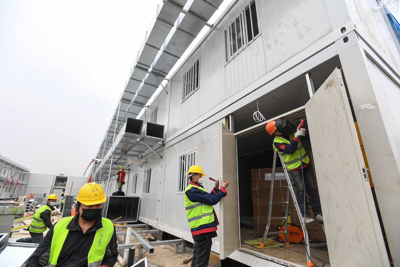 Ambos tratarán de contener la expansión del brote en su epicentro, la ciudad de Wuhan, que permanece en cuarentena desde el mismo día 23 de enero en que se iniciaron las obras en Huoshenshan.