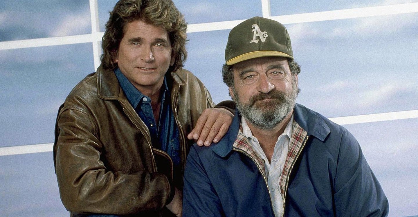 'AUTOPISTA HACIA EL CIELO' | Protagonizada por Michael Landon. Un ángel es enviado a la tierra a modo de prueba por el Jefe (Dios), para resolver conflictos utilizando su humanidad y el poder del bien, con algunos pequeños poderes sobrenaturales, pero no el curativo. En su misión es ayudado por un ex policía, gruñón y cascarrabias, que le da una perspectiva humana de las cosas con puntos de vista algo contrapuestos.