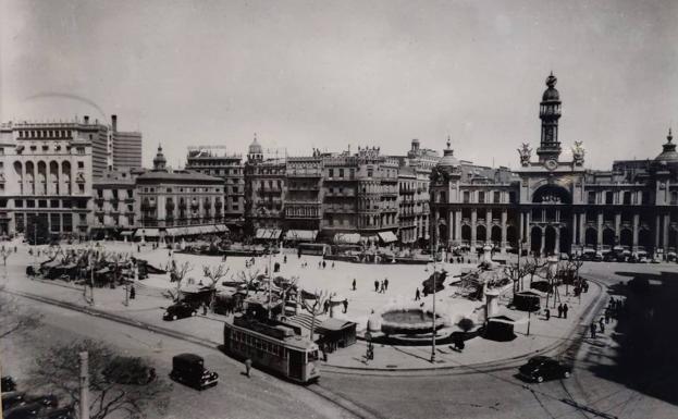 Vista de la plaza del Caudillo, actual plaza del Ayuntamiento, en 1945.