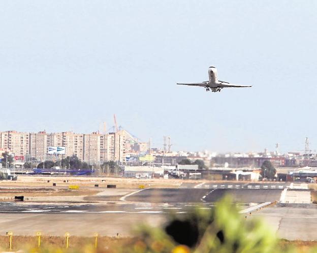 Deslumbran con un puntero láser a los pilotos de cuatro aviones en menos de una hora