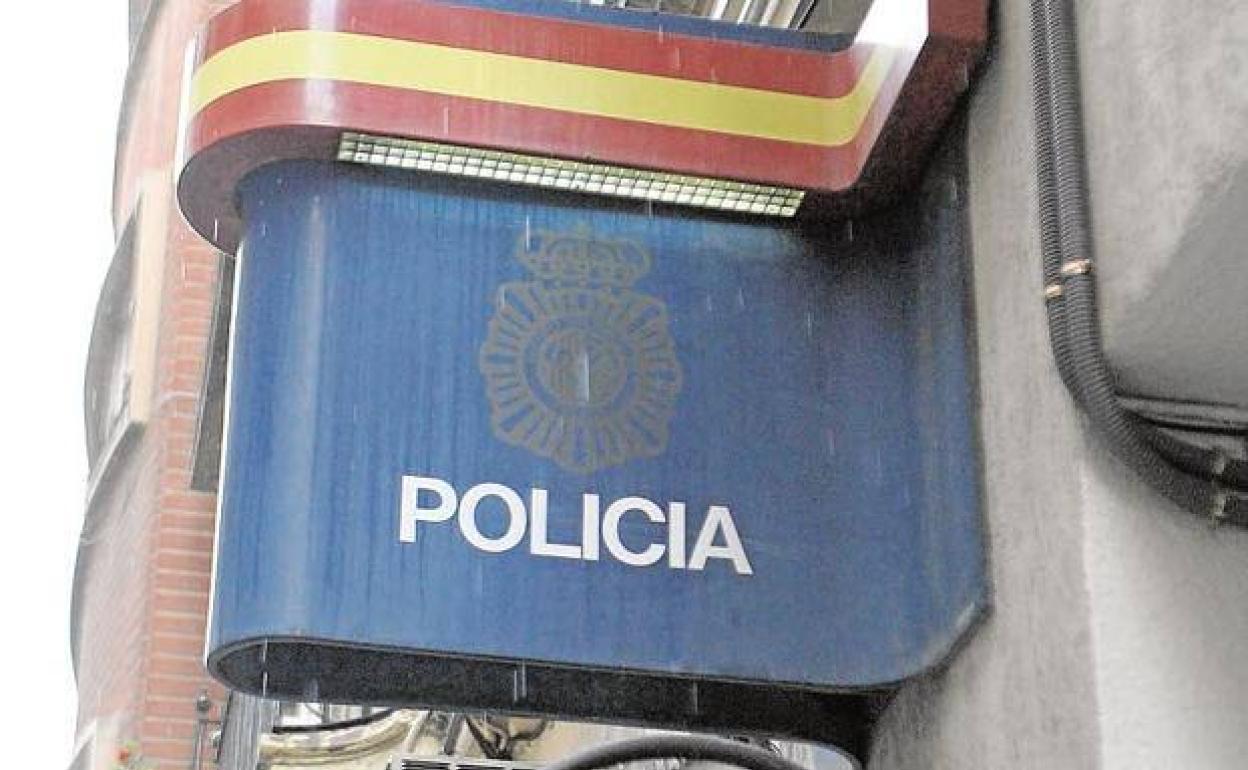 Detienen a un hombre por asesinar a puñaladas a su expareja en Granada