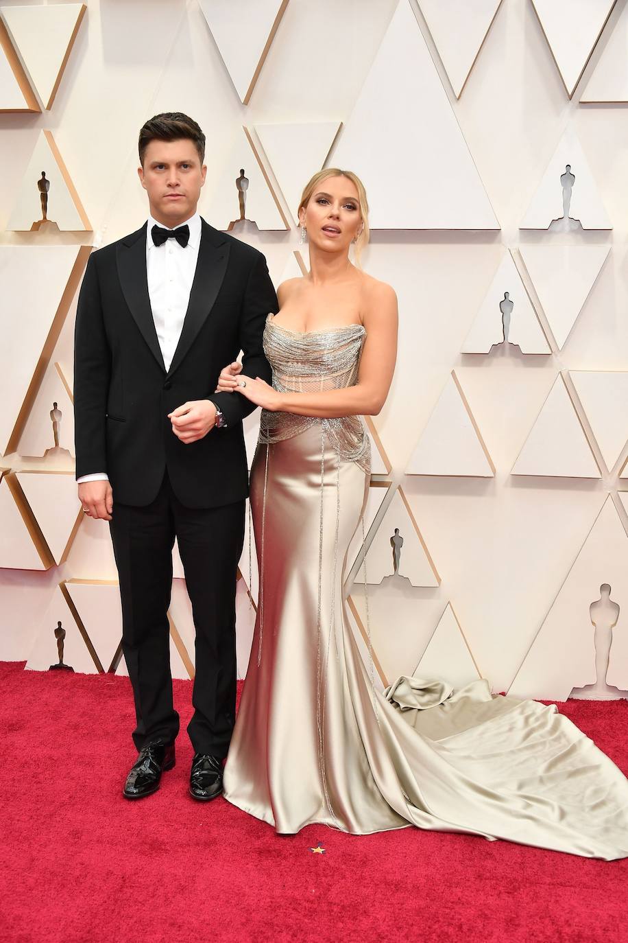 Colin Jost y Scarlett Johansson