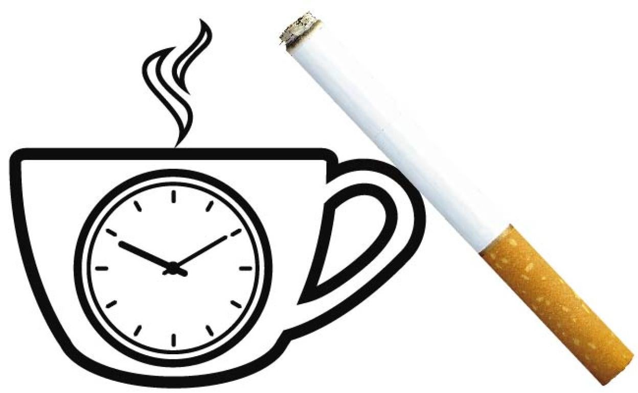 Quien fume tres cigarros y tome un café al día en el trabajo 'debe' a su empresa 9 días al año