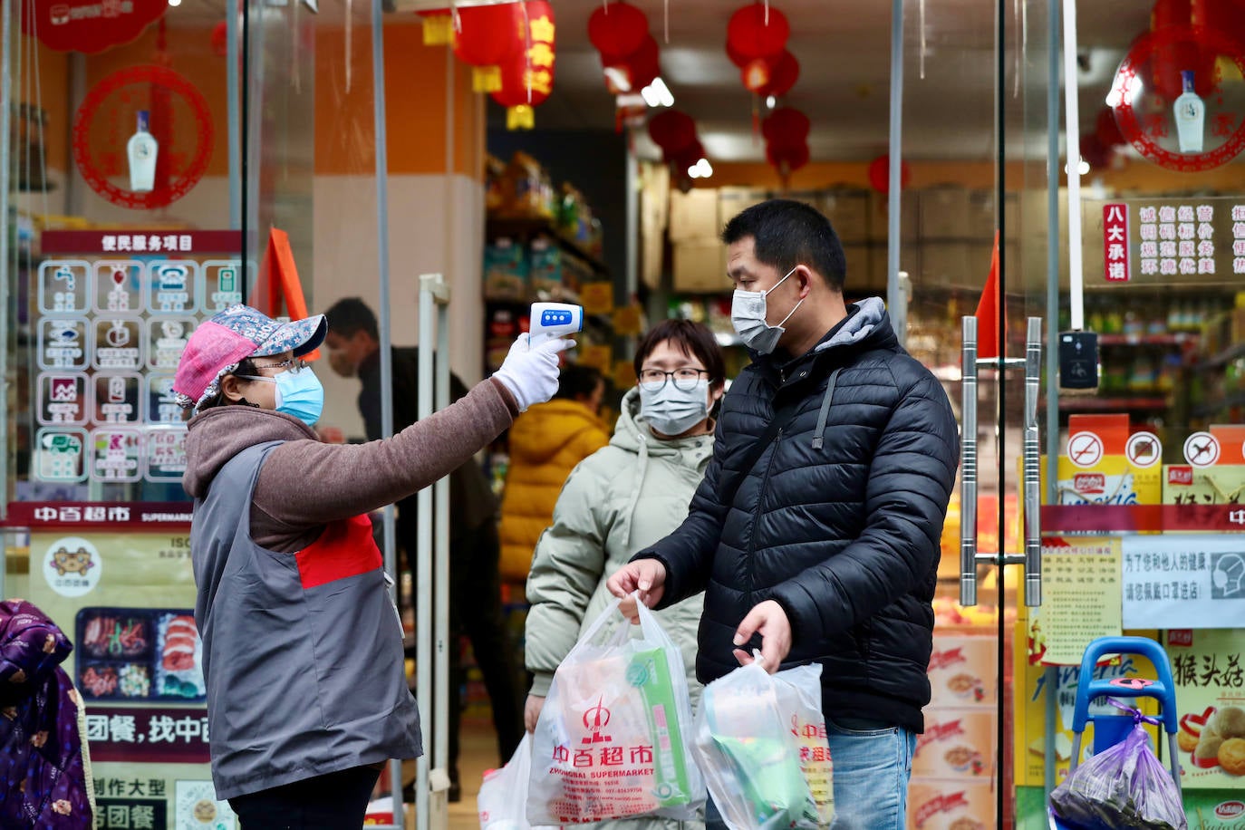 Desde el 11 de enero, cuando se anunció la primera muerte debida al nuevo virus, la epidemia ha matado a 1.016 personas en China continental, según un balance oficial publicado este martes