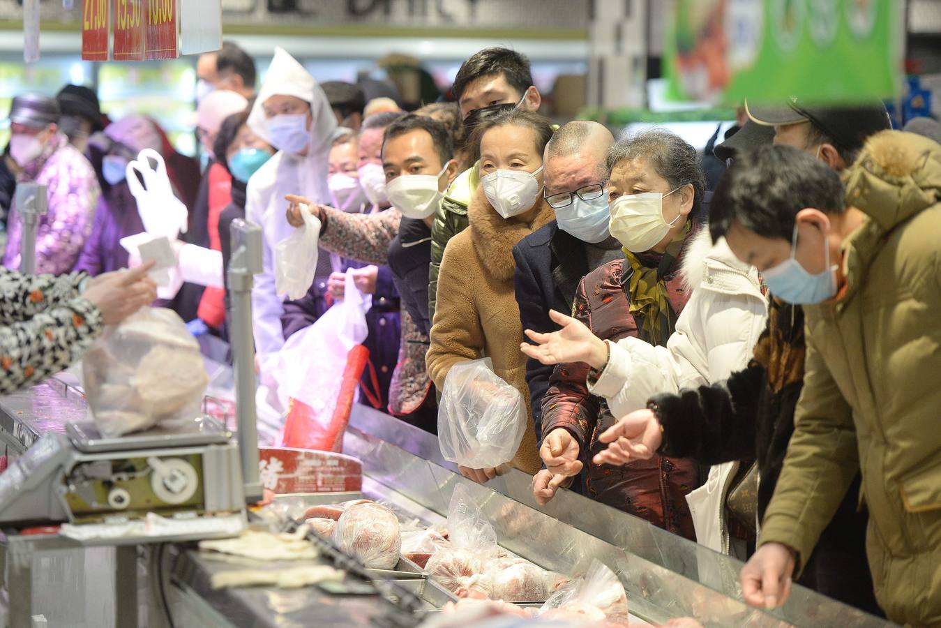 Desde el 11 de enero, cuando se anunció la primera muerte debida al nuevo virus, la epidemia ha matado a 1.016 personas en China continental, según un balance oficial publicado este martes