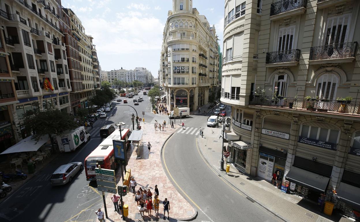 La plaza del Ayuntamiento, vista desde la calle San Vicente Mártir.