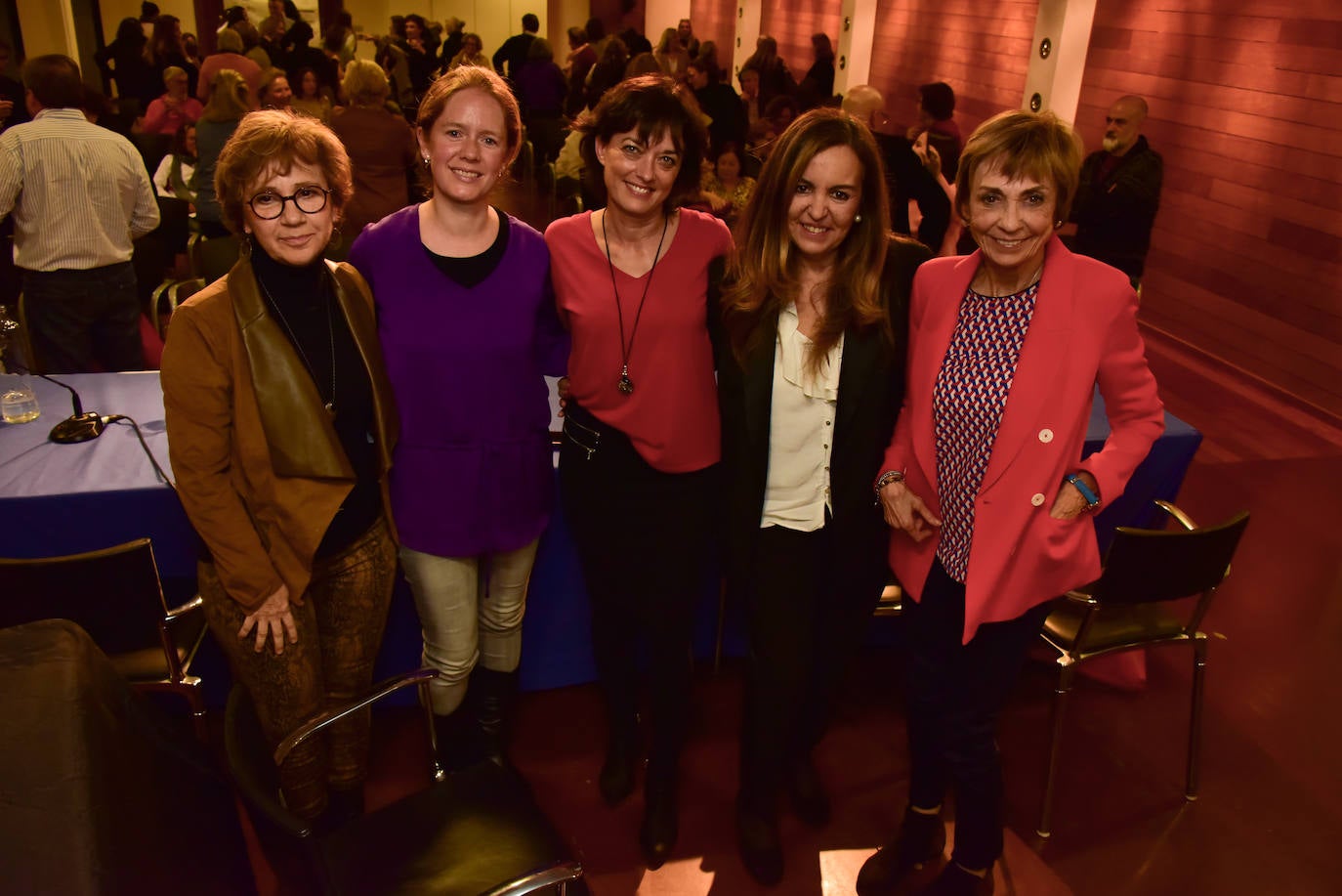 Las expertas Consuelo Guerri, Fátima Martínez, Corpus Gómez Calderón, Marta Ruipérez y Patricia Martín debaten en Dénia sobre la situación actual de las vocaciones científicas en un foro organizado por LAS PROVINCIAS.