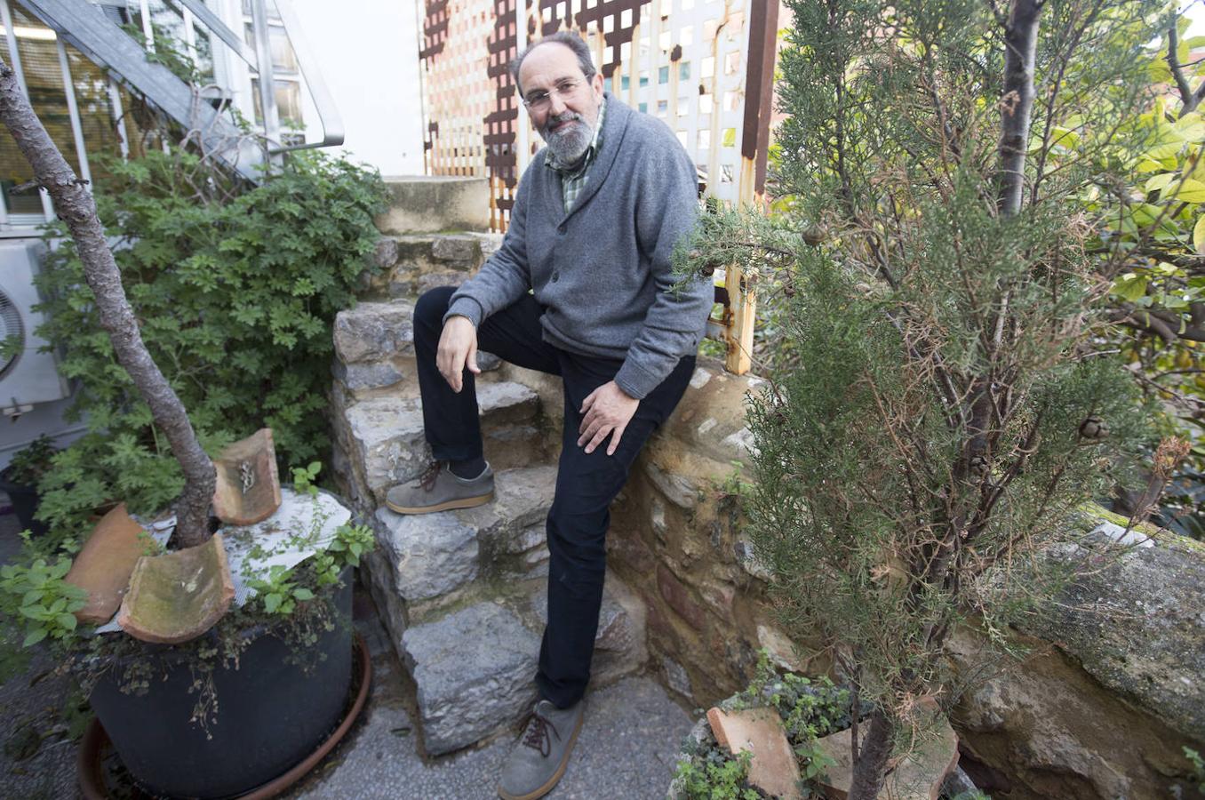 Fotos: Sento Llobell, uno de los dibujantes valencianos más reconocidos, diseñador del Parque Gulliver y de historias que han traspasado fronteras