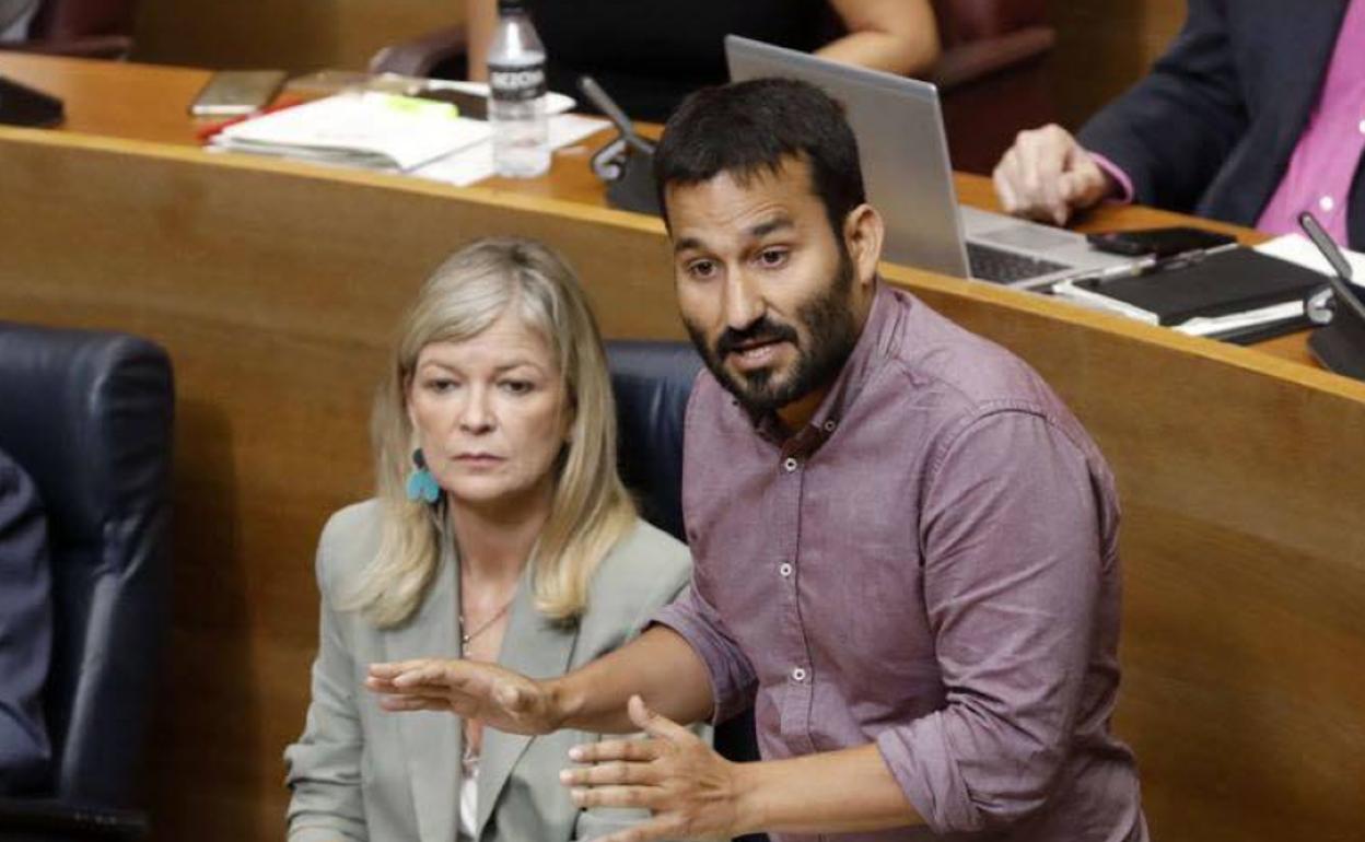 Gabriela Bravo y Vicent Marzà en Les Corts. 