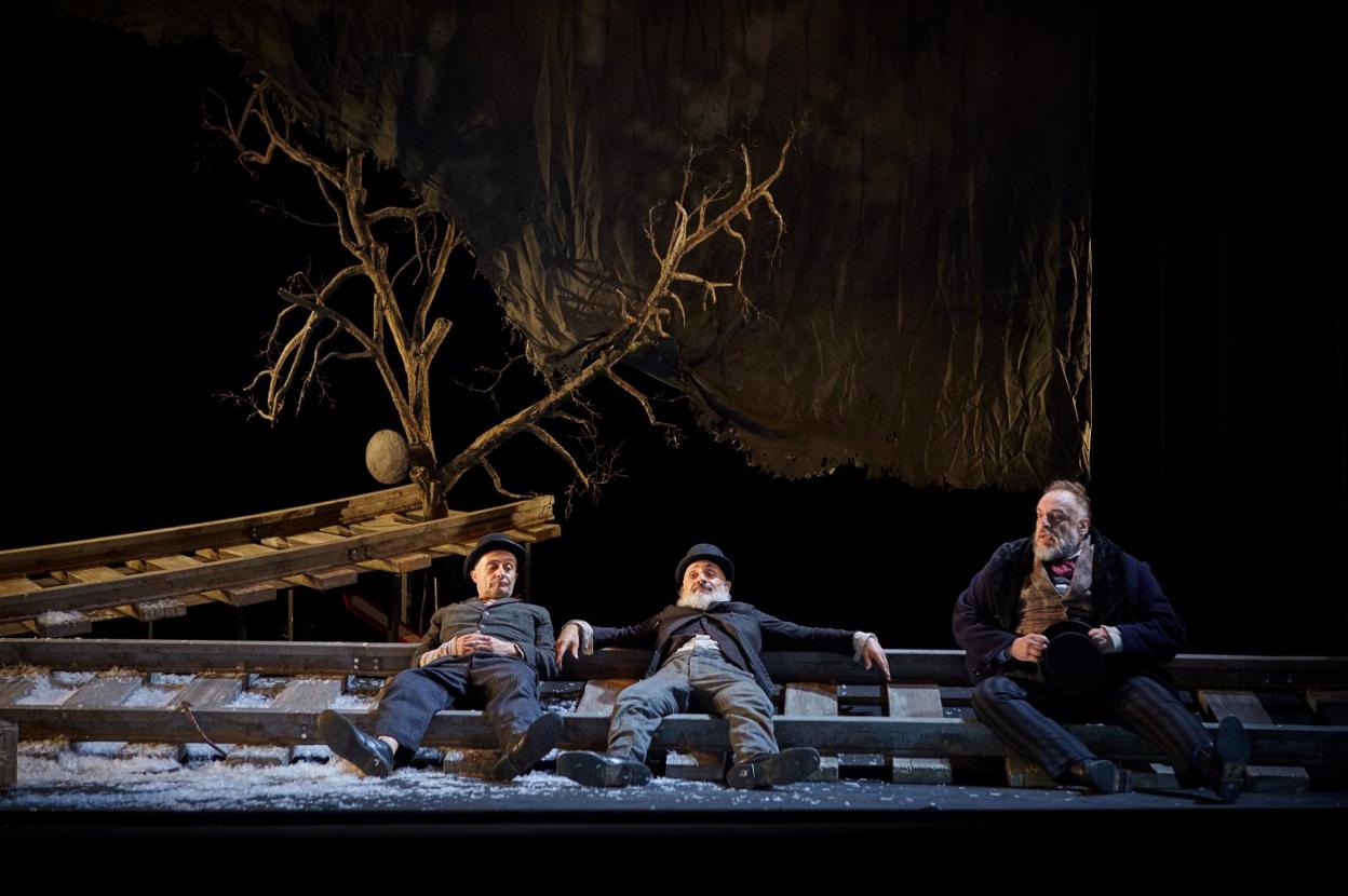 Vladimir y Estragón siguen esperando la llegada de Godot