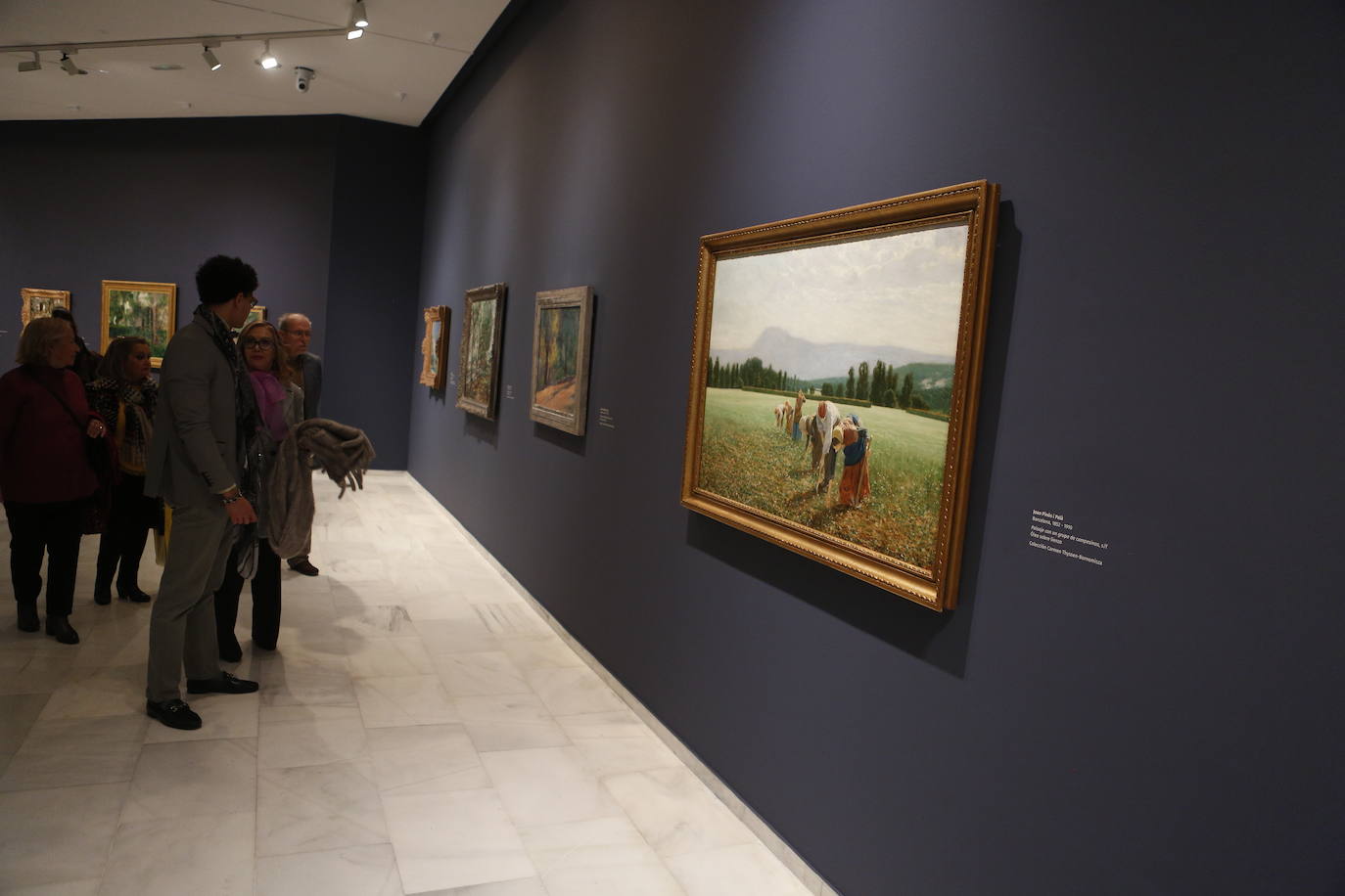 La primera exposición de la colección de Carmen Thyssenen 15 años llega a Fundación Bancaja con obras de Monet, Gauguin y Pissarro que homenajean el paisaje visto por el impresionismo europeo y norteamericano de los siglos XIX y XX. La propia baronesa acudió este viernes a la inauguración de 'Paraísos. Impresionismo europeo y americano, una muestra casi única, que invita al espectador a recorrer este movimiento artístico y que estará en Valencia hasta el 28 de junio.