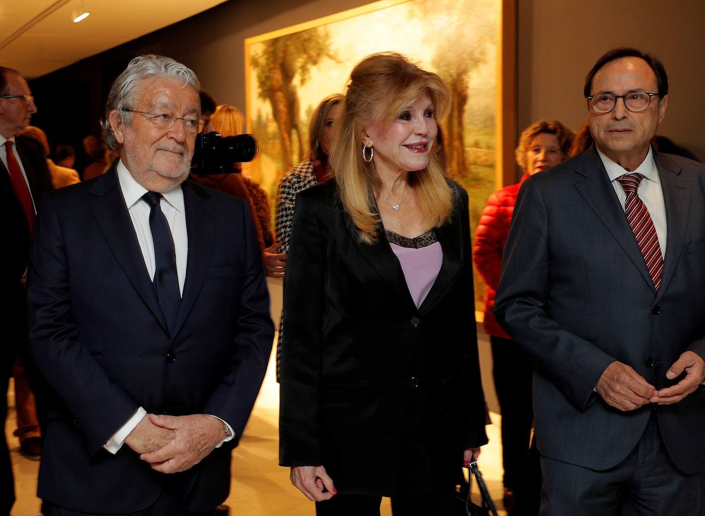 La primera exposición de la colección de Carmen Thyssenen 15 años llega a Fundación Bancaja con obras de Monet, Gauguin y Pissarro que homenajean el paisaje visto por el impresionismo europeo y norteamericano de los siglos XIX y XX. La propia baronesa acudió este viernes a la inauguración de 'Paraísos. Impresionismo europeo y americano, una muestra casi única, que invita al espectador a recorrer este movimiento artístico y que estará en Valencia hasta el 28 de junio.