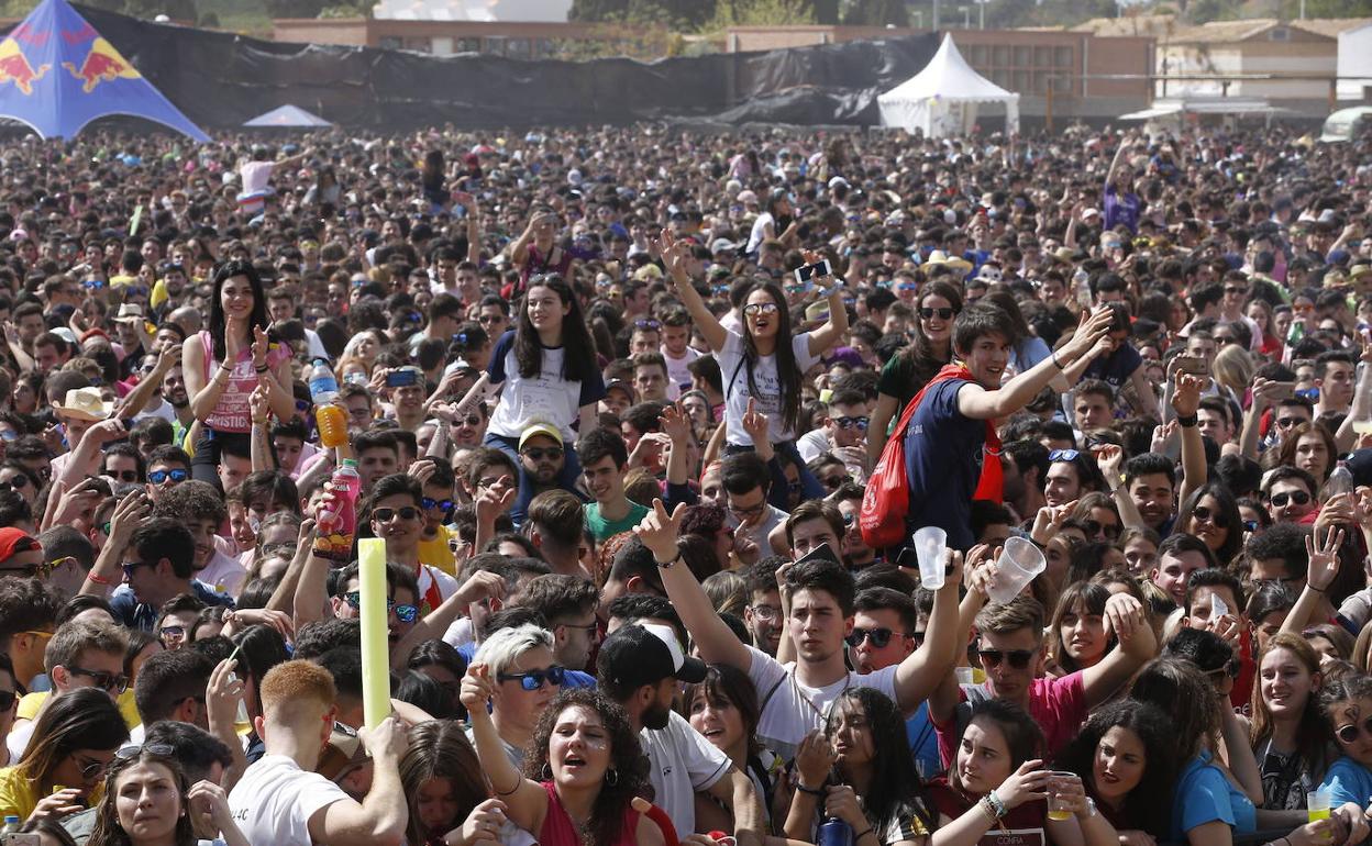 Asistentes en las Paellas Universitarias de Moncada, en 2018.