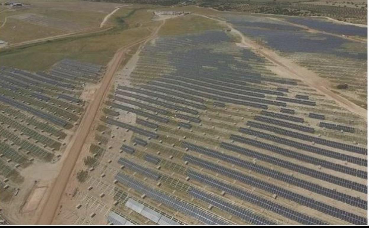 Construcción de la planta fotovoltaica en España. 