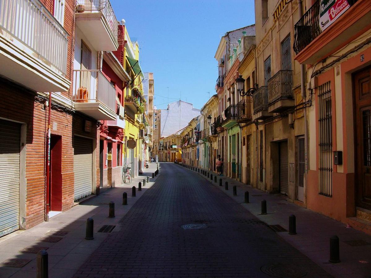 BARRIO DE CABANYAL - CANYAMELAR | No es un edificio concreto ni un paraje determinado, es una zona considerable de la ciudad de Valencia. "En la actualidad el barrio permanece sin soluciones en un estado de deterioro progresivo, amenazado por la destrucción de viviendas en la prolongación de la Avenida Blasco Ibañez", destaca la Asociación.