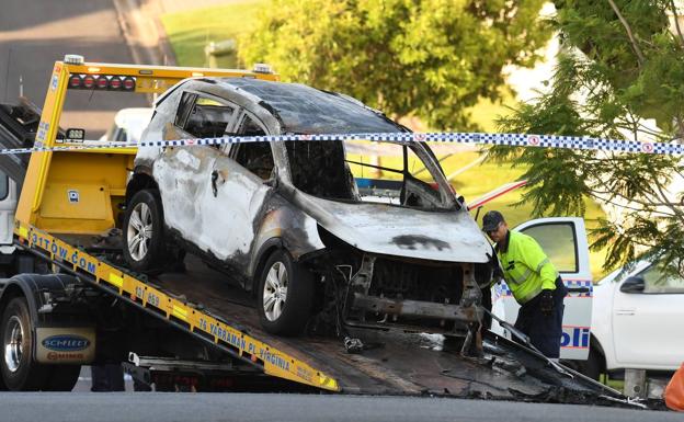 El coche de Baxter, tras el criminal incendio.