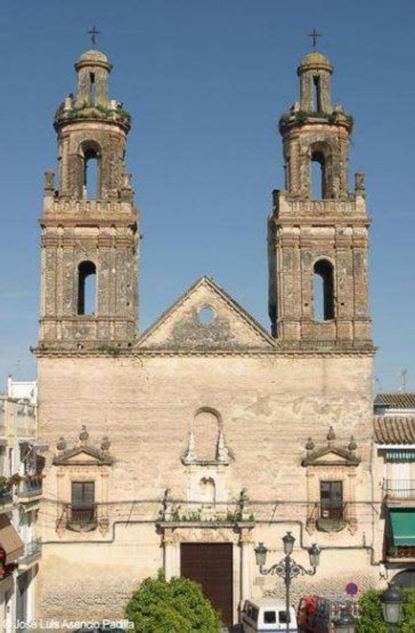 LAS TORRES DE LA IGLESIA DE LA INMACULADA CONCEPCIÓN DE NUESTRA SEÑORA "LAS GEMELAS" (Écija, Andalucía, Sevilla) | Son el único elemento que se conserva de la iglesia de la Purísima Concepción del antiguo monasterio de los Mercedarios Descalzos, aunque consta documentalmente que el edificio estaba construido a finales del siglo XVII, después de que esta orden ya solicitara en 1624 la construcción de un monasterio en la localidad, la fachada debió de reformarse a finales del siglo XVIII.