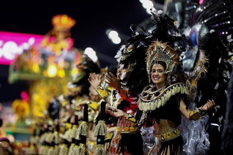 Fotos: El Carnaval de Río llena Brasil de fiesta, música, movimiento y color