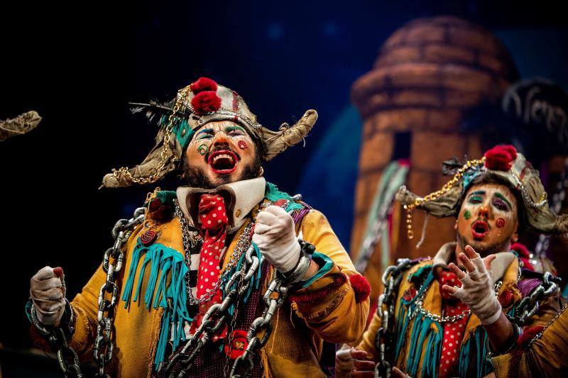 El Concurso Oficial de Agrupaciones Carnavalescas (COAC) que se celebra en el Gran Teatro Falla de Cádiz ha llegado a su fin con la celebración de la Gran Final este viernes. Estos han sido los ganadores: COMPARSAS: 1º Tino Tovar: Oh capitán, my capitán - 2º Martínez Ares: La chusma selecta - 3º Remolino: Los encaidenaos- 4º Jona: Los aislados || CUARTETOS: 1º El cuarteto del more... - 2º Vida y obra de Juan Carlos I, Bajo D - 3º Cari, resiste || CHIRIGOTAS: 1º Los Cadizfornia - 2º No aguantamos más... vamos de impacientes - 3º Los Geni de Cádi - 4º Estrés por cuatro || COROS: 1º La colonial- 2º Tócame- 3º Creaciones S.A. - 4º Al sonar las doce