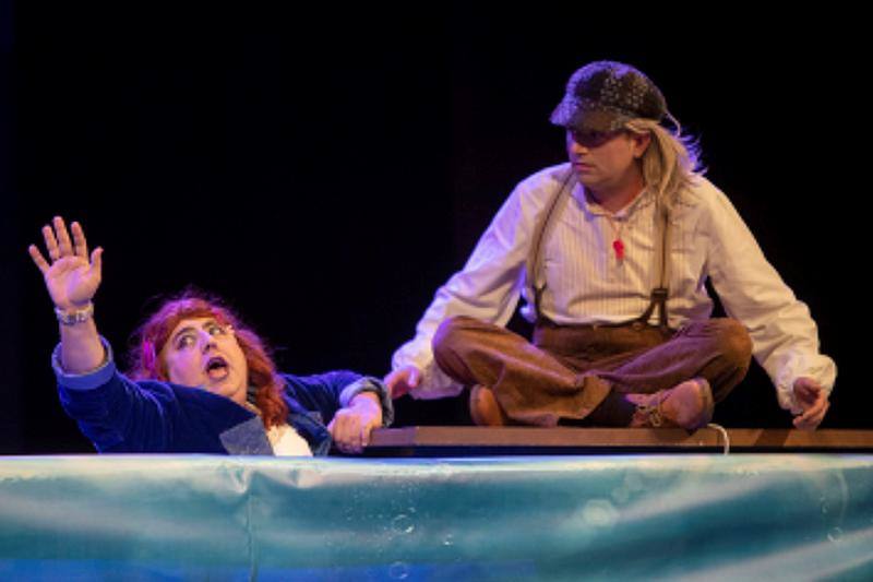 El Concurso Oficial de Agrupaciones Carnavalescas (COAC) que se celebra en el Gran Teatro Falla de Cádiz ha llegado a su fin con la celebración de la Gran Final este viernes. Estos han sido los ganadores: COMPARSAS: 1º Tino Tovar: Oh capitán, my capitán - 2º Martínez Ares: La chusma selecta - 3º Remolino: Los encaidenaos- 4º Jona: Los aislados || CUARTETOS: 1º El cuarteto del more... - 2º Vida y obra de Juan Carlos I, Bajo D - 3º Cari, resiste || CHIRIGOTAS: 1º Los Cadizfornia - 2º No aguantamos más... vamos de impacientes - 3º Los Geni de Cádi - 4º Estrés por cuatro || COROS: 1º La colonial- 2º Tócame- 3º Creaciones S.A. - 4º Al sonar las doce