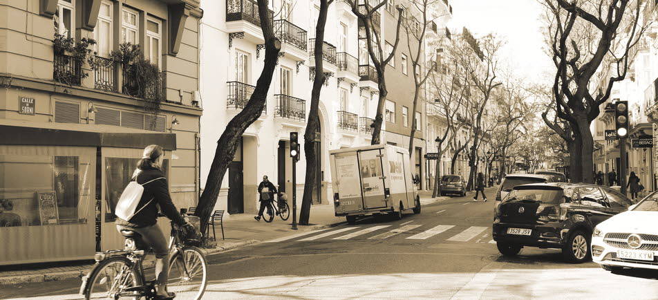 Calle Sorní. Berlanga nació el 12 de junio en el seno de una familia de terratenientes de Camporrobles.