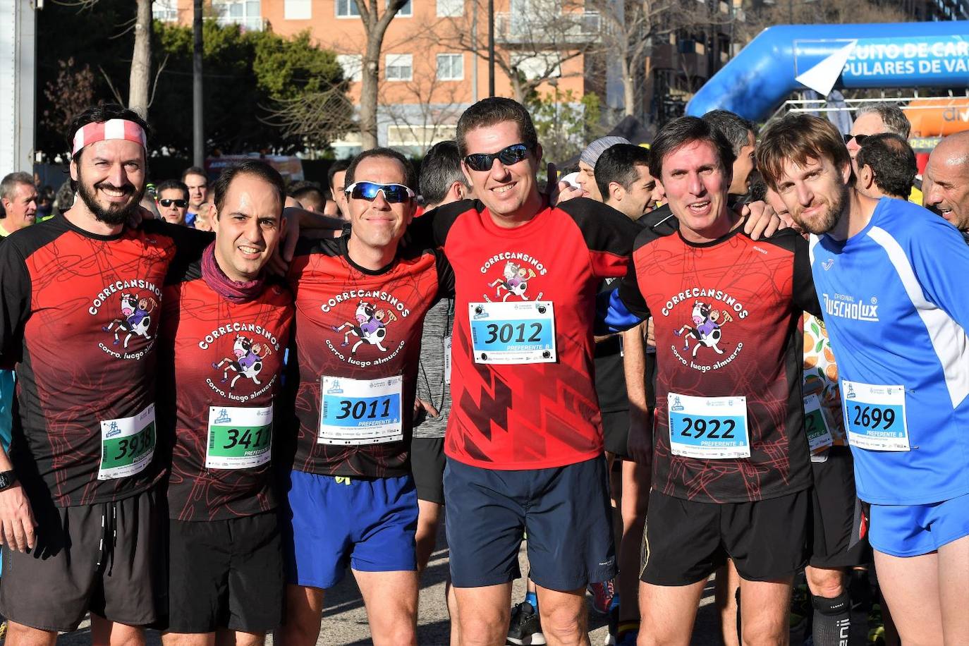 Miles de personas se dan cita en la VI Carrera Never Stop Running 2020 de Valencia con un recorrido de 5 kilómetros por las proximidades de la avenida de Francia.