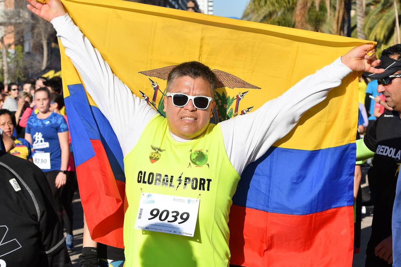 Miles de personas se dan cita en la VI Carrera Never Stop Running 2020 de Valencia con un recorrido de 5 kilómetros por las proximidades de la avenida de Francia.