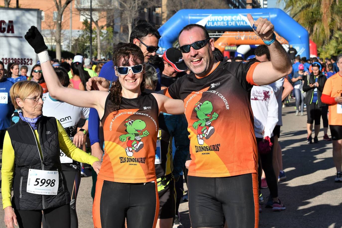 Miles de personas se dan cita en la VI Carrera Never Stop Running 2020 de Valencia con un recorrido de 5 kilómetros por las proximidades de la avenida de Francia.