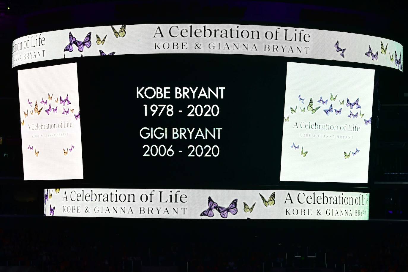 «Cuando Kobe Bryant murió una parte de mí murió»: Michael Jordan resumió el sentimiento de las 20.000 personas, entre celebridades, familiares, amigos y fanáticos del fallecido ídolo de los Lakers, reunidos este lunes en un emotivo tributo en su honor en Los Ángeles. Bryant (1978-2020) murió el 26 de enero en un accidente de helicóptero junto a su hija de 13 años y otras siete personas. Desde entonces, murales e improvisados altares se levantaron en la ciudad a la espera de esta ceremonia oficial, que se realiza en el Staples Center, conocido como «la casa que Kobe construyó» y donde ganó cinco títulos de la NBA. La fecha del 24 de febrero (24/02) también es simbólica: el 24 fue el número que Bryant vistió durante la segunda parte de la carrera, mientras que el 2 acompañó a su hija Gianna, también basquetbolista, en su corta carrera.