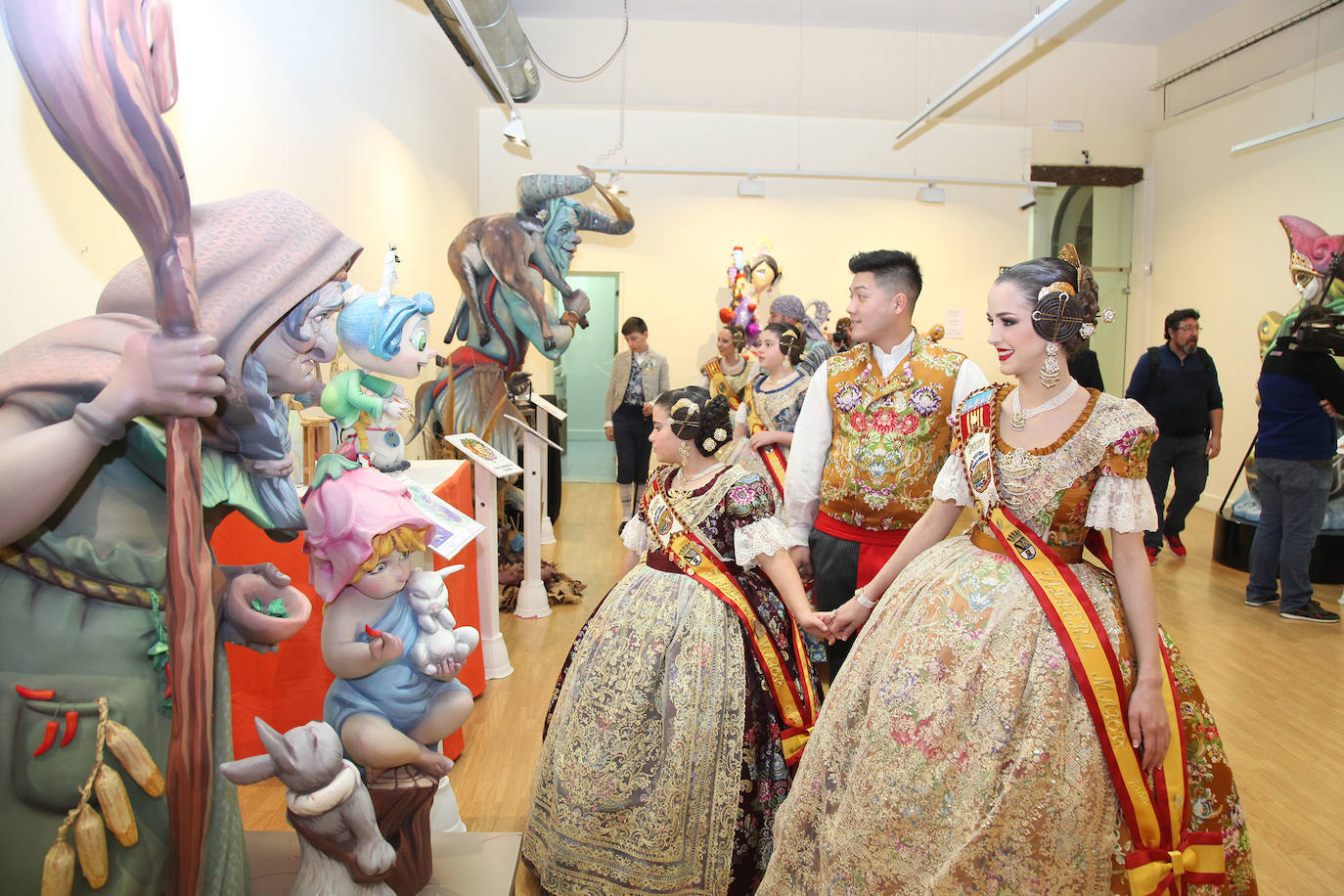 Fotos: Las Fallas de Dénia se preparan con la Exposición del Ninot