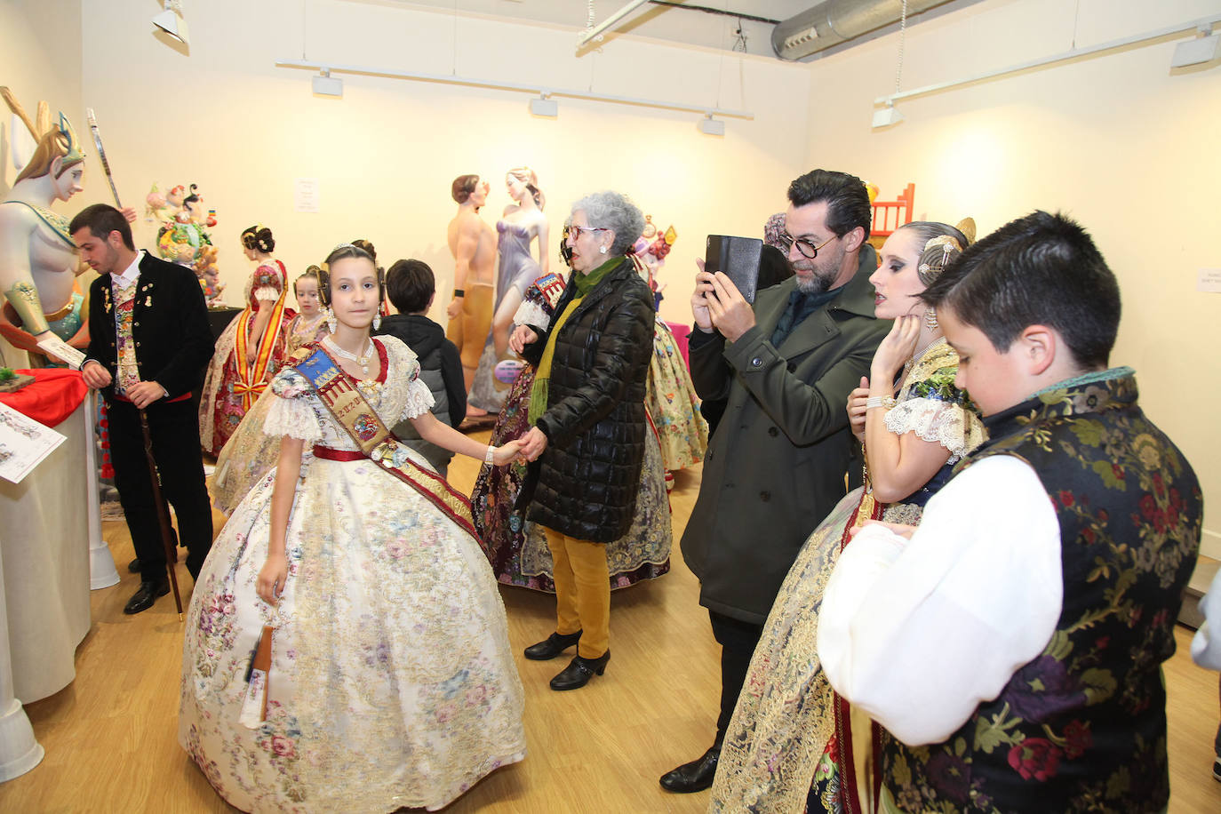 Fotos: Las Fallas de Dénia se preparan con la Exposición del Ninot