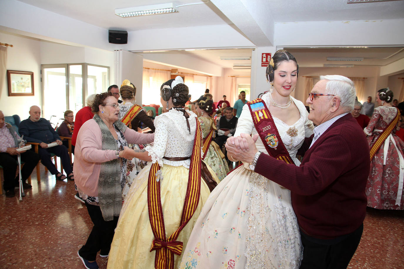 Fotos: Las Fallas de Dénia se preparan con la Exposición del Ninot