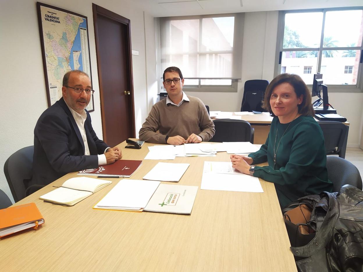 Un instante de la reunión entre el Ayuntamiento y la conselleria. lp