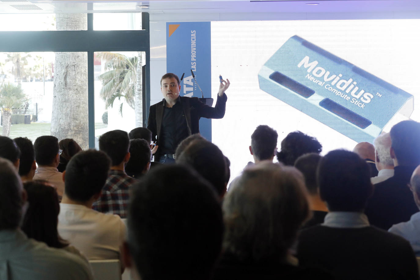 El congreso Big Data ha celebrado este jueves en Valencia su cuarta edición en el Hotel Balneario Las Arenas, con el objetivo de ofrecer al centenar de asistentes las diferentes claves para que la tecnología mejore la vida de los ciudadanos.