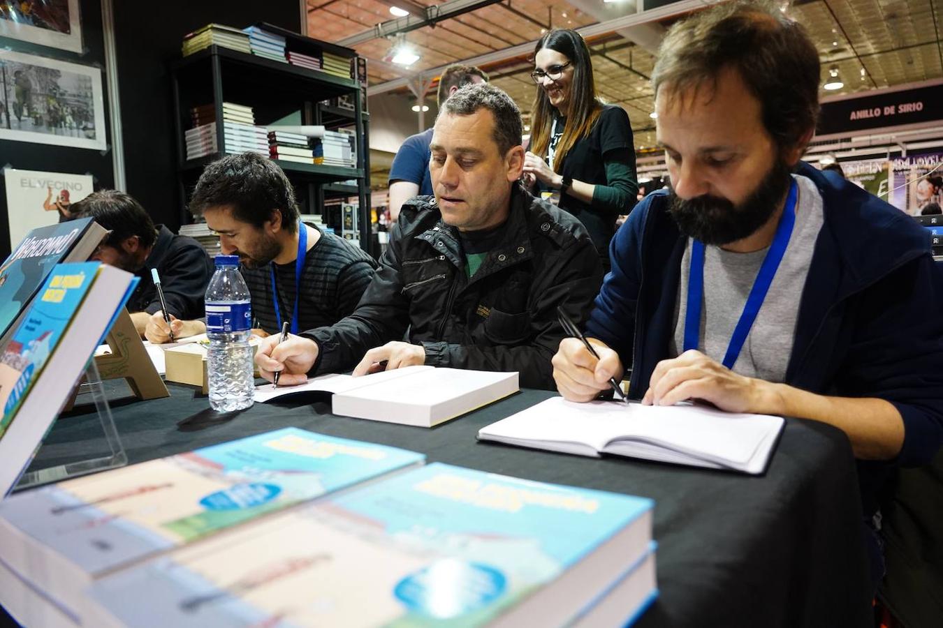 Firma de autores en el Salón del Cómic de Valencia