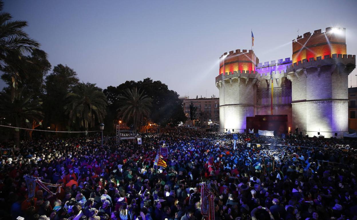 Crida de las fallas en las Torres de Serranos.