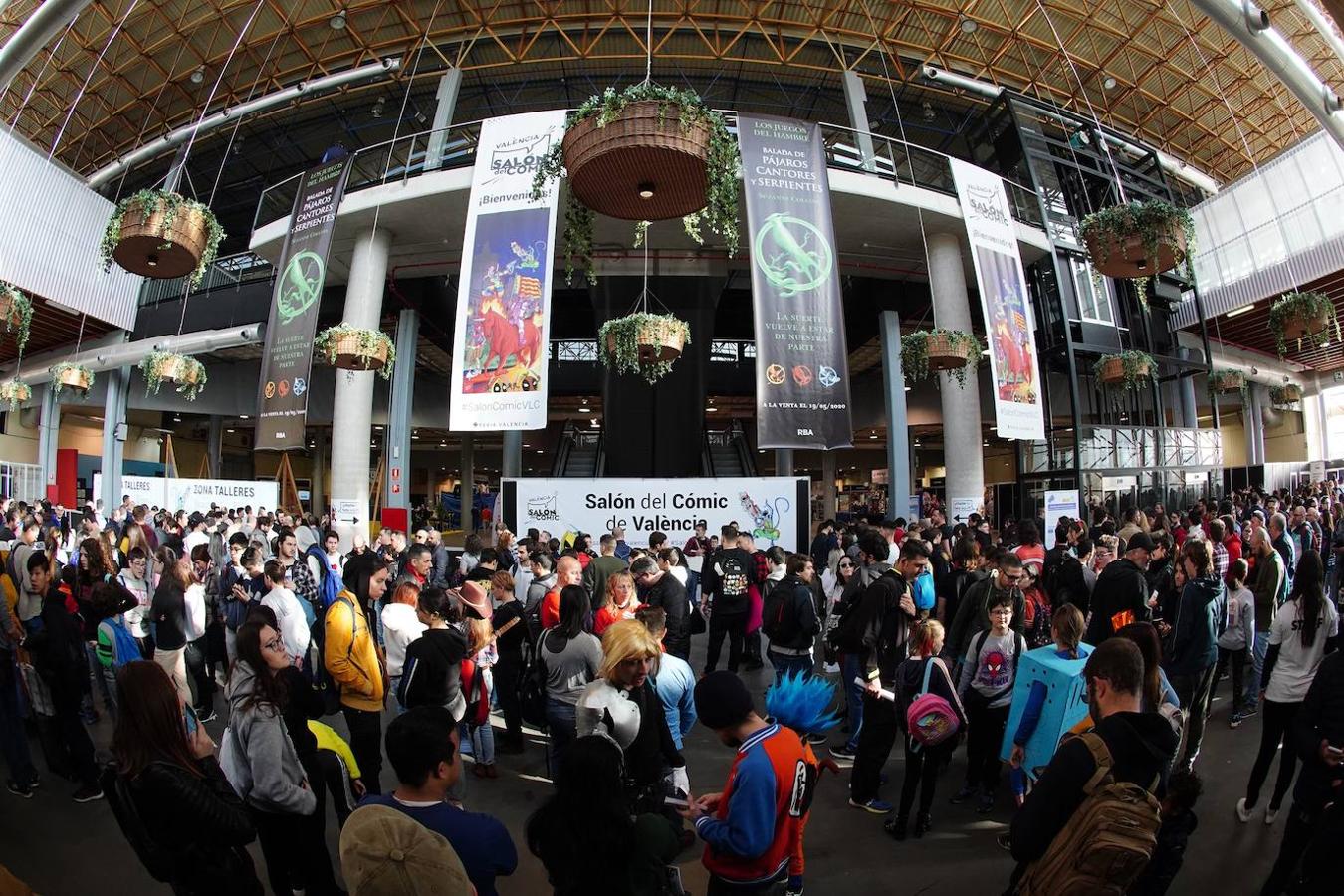 Visitantes en el Salón del Cómic de Valencia