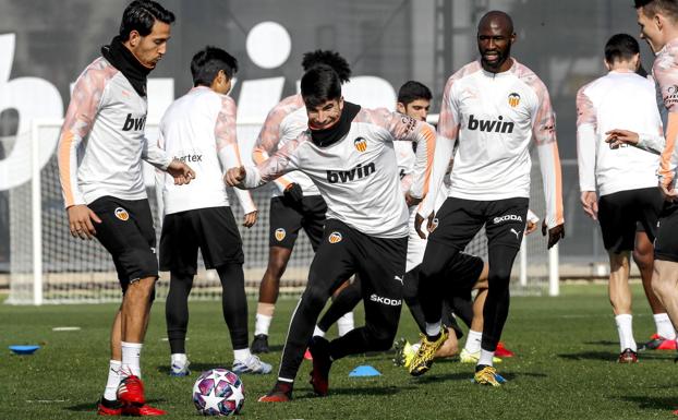 El Valencia CF cancela las actividades públicas con integrantes del primer equipo por la crisis del coronavirus