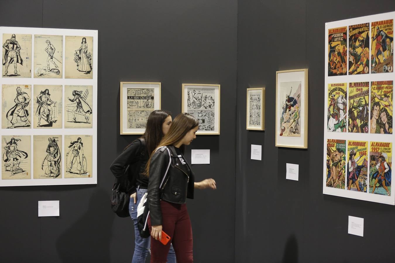 Cientos de personas en la apertura del Salón del Cómic de València, que reúne a 211 firmas expositoras, 120 autores de cómic e ilustración y un centenar de actividades, charlas y talleres infantiles.